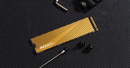 SSD którym pochwalisz się na dzielni - ADATA Falcon ze złotym radiatorem