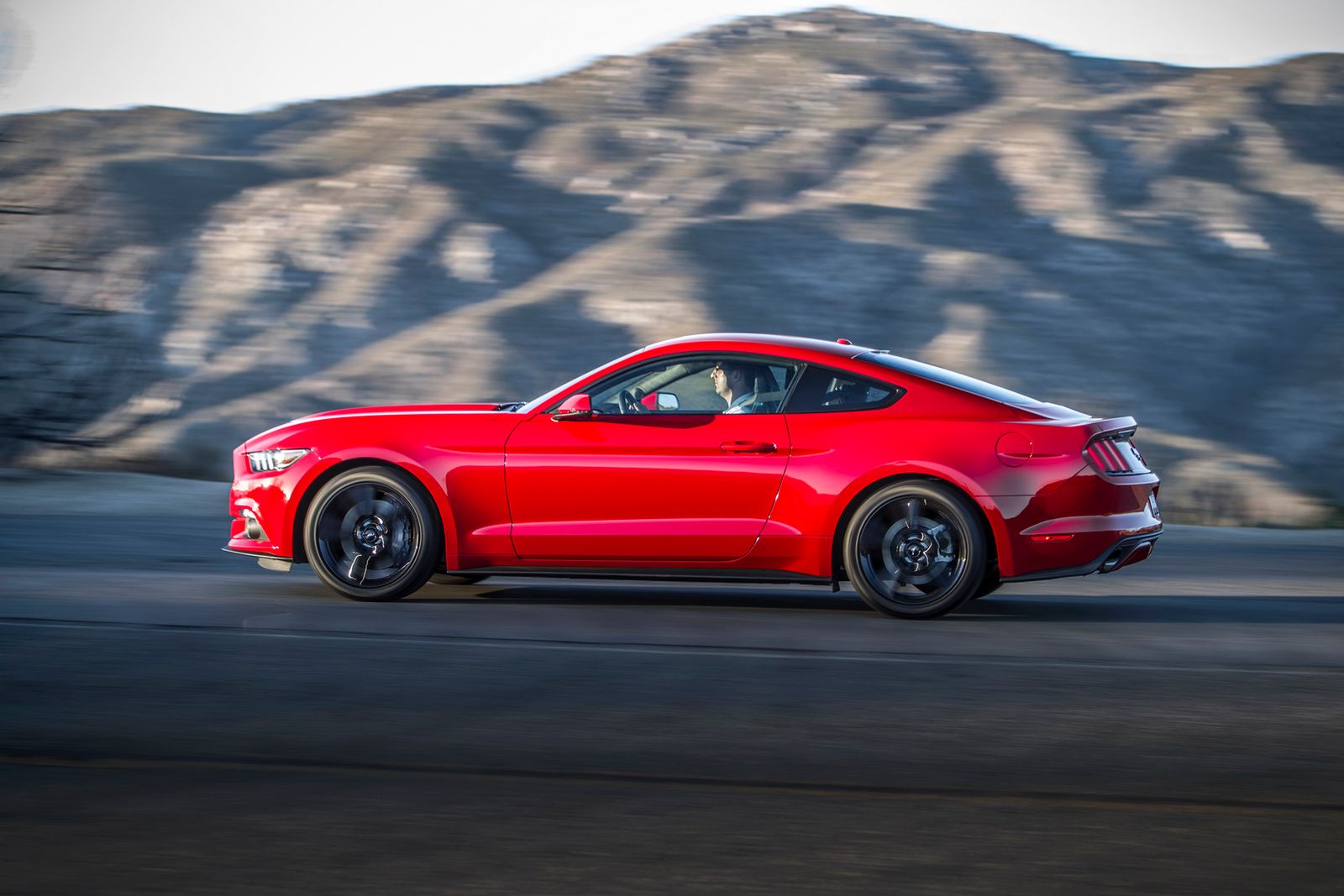 Zobacz Forda Mustanga 2015 na 100 nowych zdjęciach! 4