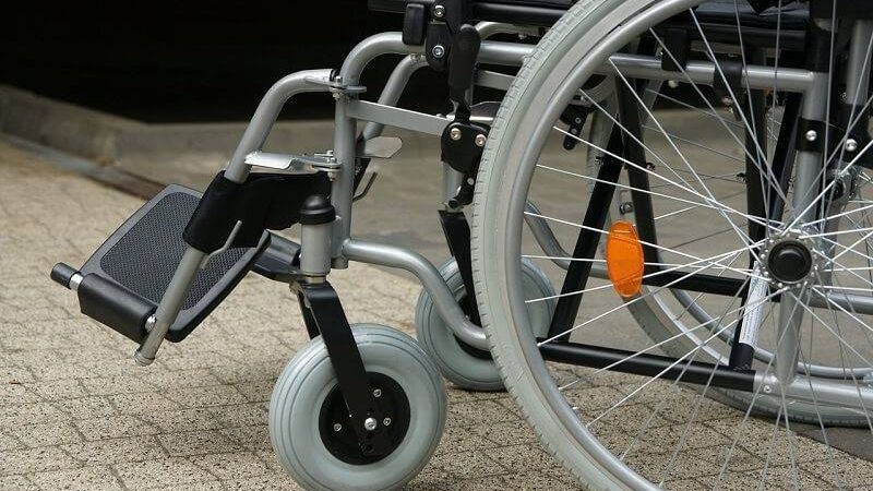 niepełnosprawny inwalida wózek inwalidzki