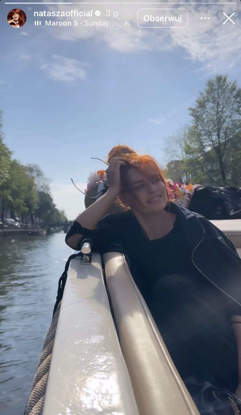 Natasza Urbańska dokumentuje odpoczynek na łódce 