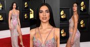 Grammy 2021: Dua Lipa gra nogą w prześwitującej kreacji Versace (ZDJĘCIA)
