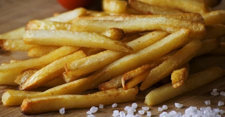 Chrupiące i niskokaloryczne. Frytki lepsze niż z patelni