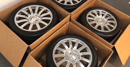 W cenie używanych kół do Bugatti Veyrona kupisz kawalerkę w Warszawie. Albo 10 fiatów 500