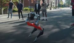 Naukowcy prezentują robota - biegacza Cassie. Pokonuje 5 kilometrów w godzinę na jednym akumulatorze