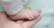 Niemowlę z obrażeniami. Sąd skazał ojca