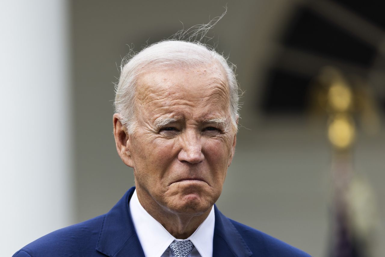 (FILE) - US President Joe Biden waits to speak during a gun violence prevention event in the Rose Garden of the White House in Washington, DC, USA, 22 September 2023 (reissued 21 July 2024). Joe Biden on 21 July announced he would not seek re-election in November 2024. �While it has been my intention to seek reelection, I believe it is in the best interest of my party and the country for me to stand down and to focus solely on fulfilling my duties as President for the remainder of my term�, Biden announced on his X (formerly Twitter) account. EPA/JIM LO SCALZO Dostawca: PAP/EPA.