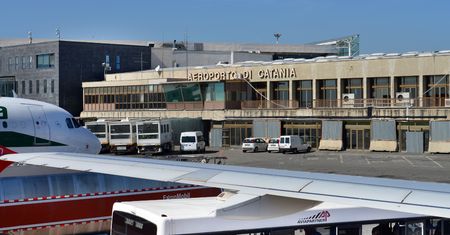 Etna znów aktywna. Lotnisko w Katanii wstrzymuje przyloty