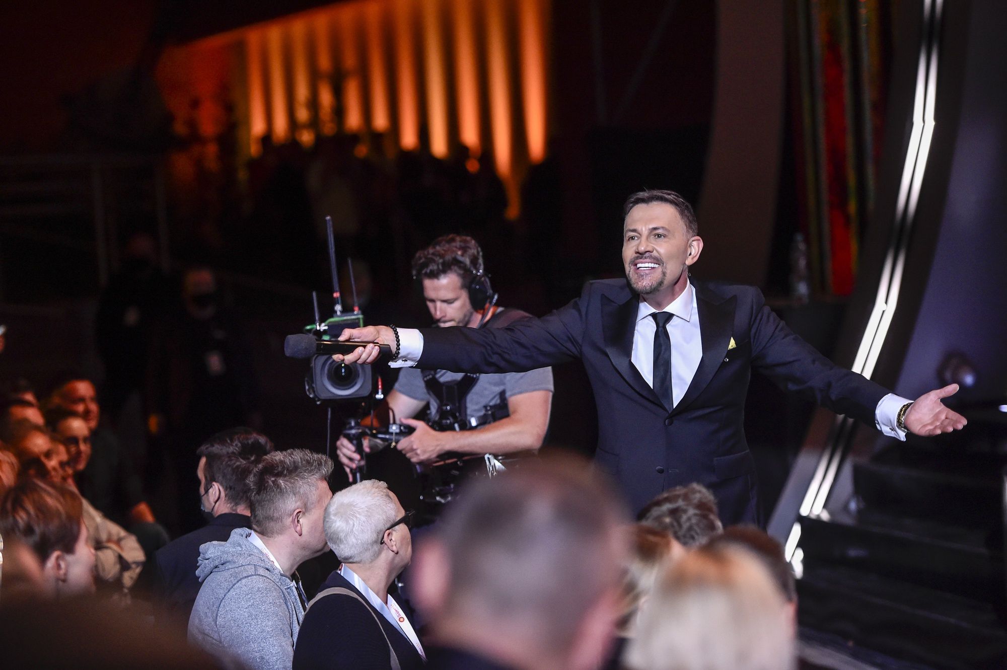 Krzysztof Ibisz drwi z ustaleń tabloidu w sprawie wesela 