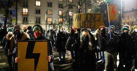 Manifestacja przed siedzibą PiS. Mocne hasła kobiet
