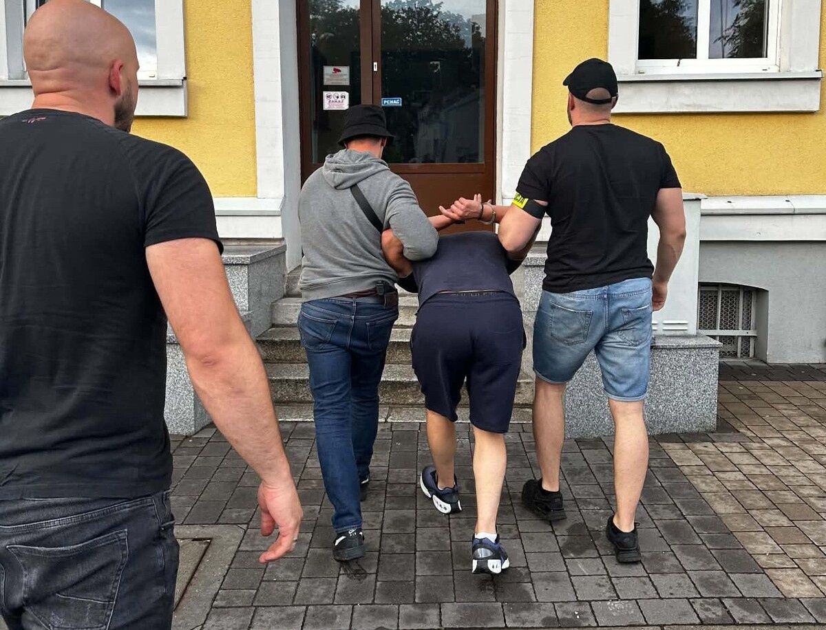 Seniorka straciła ponad 400 tys. zł. Zatrzymano obcokrajowca