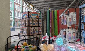 Hit na straganach z pamiątkami. "Wychodzą z całymi siatkami"