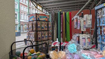 Hit na straganach z pamiątkami. "Wychodzą z pełnymi siatkami"