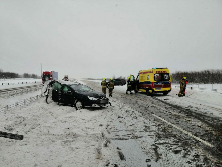 Zderzenie pojazdów na obwodnicy Lublina. Jezdnia jest całkowicie zablokowana