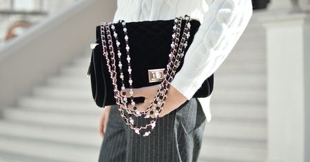Torebki w stylu kultowej Chanel 2.55 znajdziesz w sklepach i to już za 50 zł