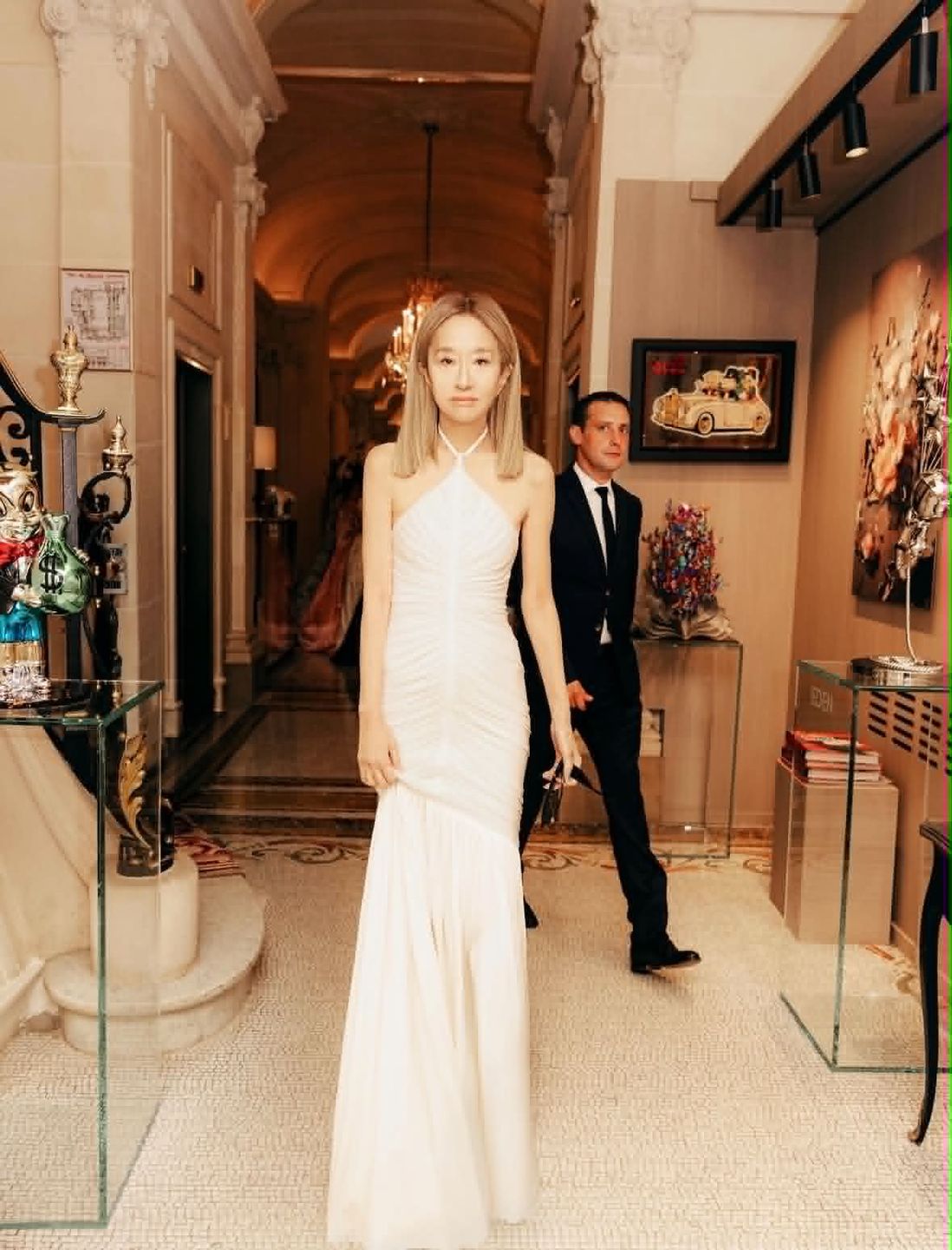 Blondwłosa Vera Wang w obcisłej sukni świętuje 77. urodziny