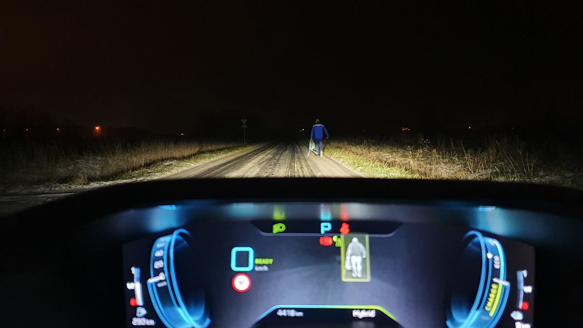 Osoba bez odblasków poza terenem zabudowanym po prostu prosi się o kłopoty