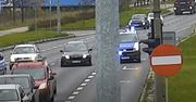 Brawurowy pościg przez centrum miasta! Prawie potrącił pieszego [WIDEO]