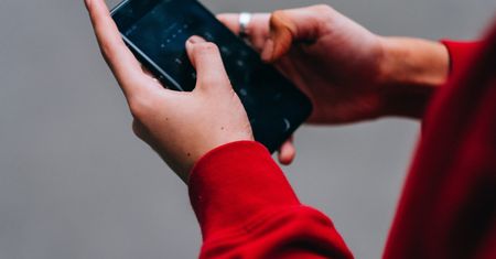 Jak chronić swój telefon? Kompleksowy przewodnik po zabezpieczeniach