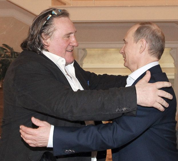 Depardieu W RAMIONACH Putina! (FOTO)