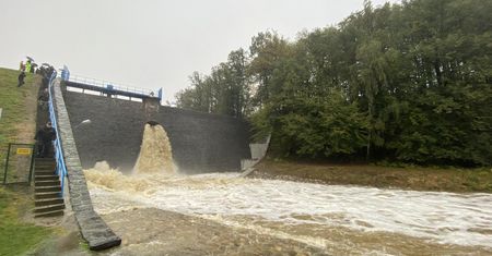 Sołtys mówi, co robią ludzie na zaporze. "Niepojęte"