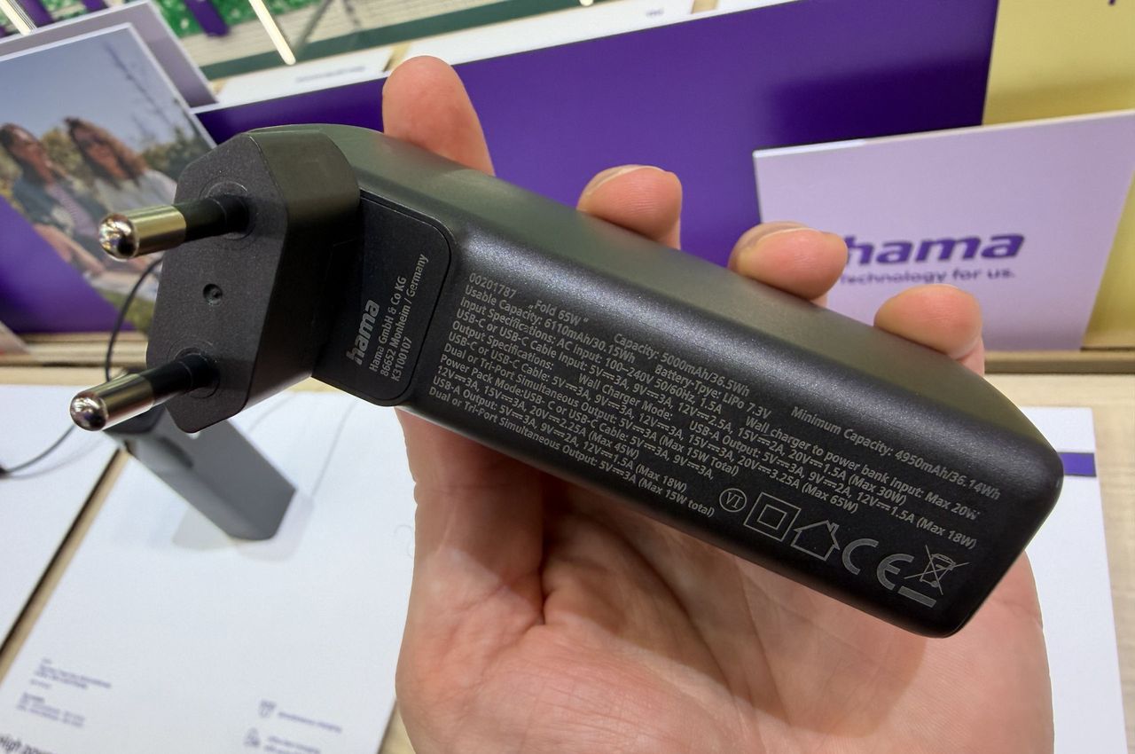 Hama Fold - powerbank z wtyczką sieciową i wbudowanym przewodem USB-C - rozłożony
