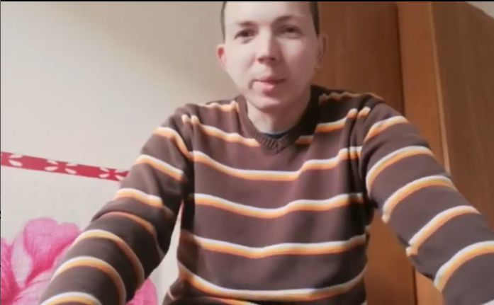 Jaruś z "Chłopaków do wzięcia" nie jest już samotny po rozstaniu z żoną. Pokazał kto teraz z nim mieszka