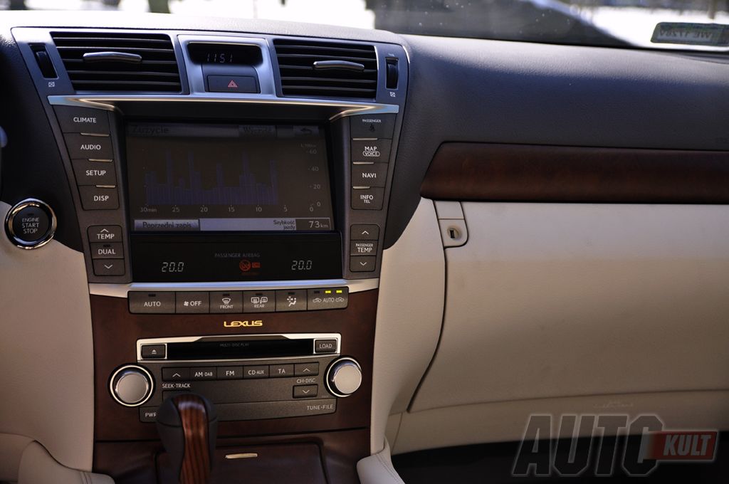 Lexus LS460 (Fot. Marcin Pogorzelski)
