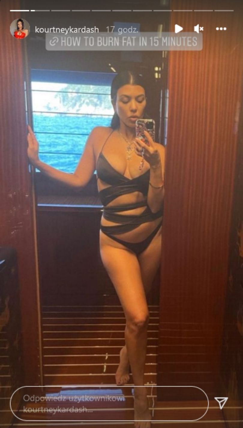 Kourtney Kardashian pozuje w odważnym kostiumie