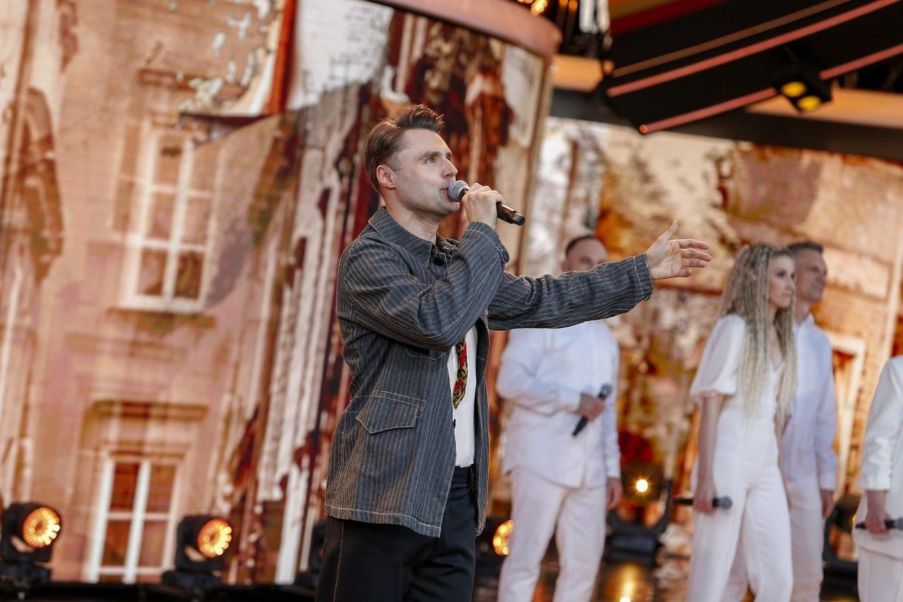 Marcin Januszkiewicz zachwycił na festiwalu w Opolu dwukrotnie. Publiczności i widzom podobało się także wykonanie i niezwykle oryginalna interpretacja utworu „C&#39;est la vie”