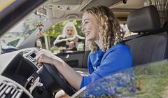 Allianz w nowej kampanii "Jesteśmy z Tobą" przekonuje do ubezpieczeń