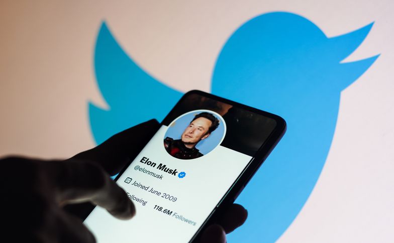 Elon Musk zmienił zdanie i zablokował profil na Twitterze. Co z "wolnością słowa"?