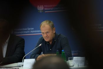 "Może dojść do zdarzeń dramatycznych". Tusk na sztabie kryzysowym