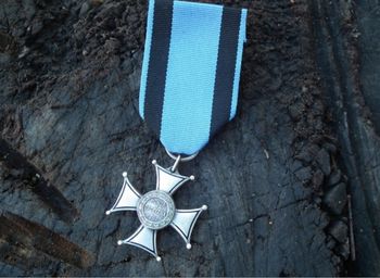 Krzyż Virtuti Militari po zamordowanym polskim bohaterze na aukcji. Zaginął w 1940