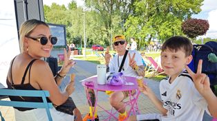 Gorąca pierwsza niedziela czerwca nad Jeziorem Tarnobrzeskim. Zabawy z okazji Dnia Dziecka i plażowanie. Zobacz zdjęcia