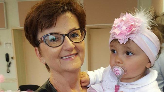 Pani Lucyna z małą Lucie, swoją 14-miesięczną podopieczną