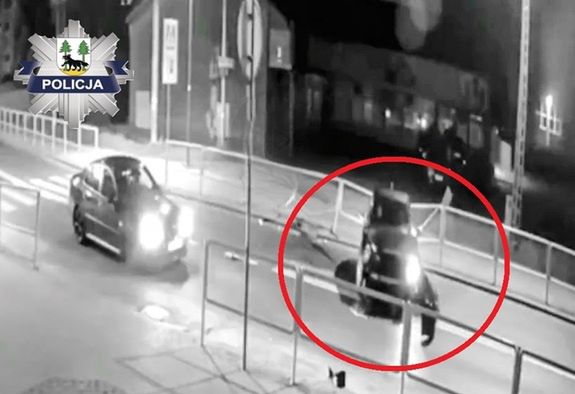 Pisz: Brawurowa jazda zakończona na barierkach. 23-latek miał sporo szczęścia