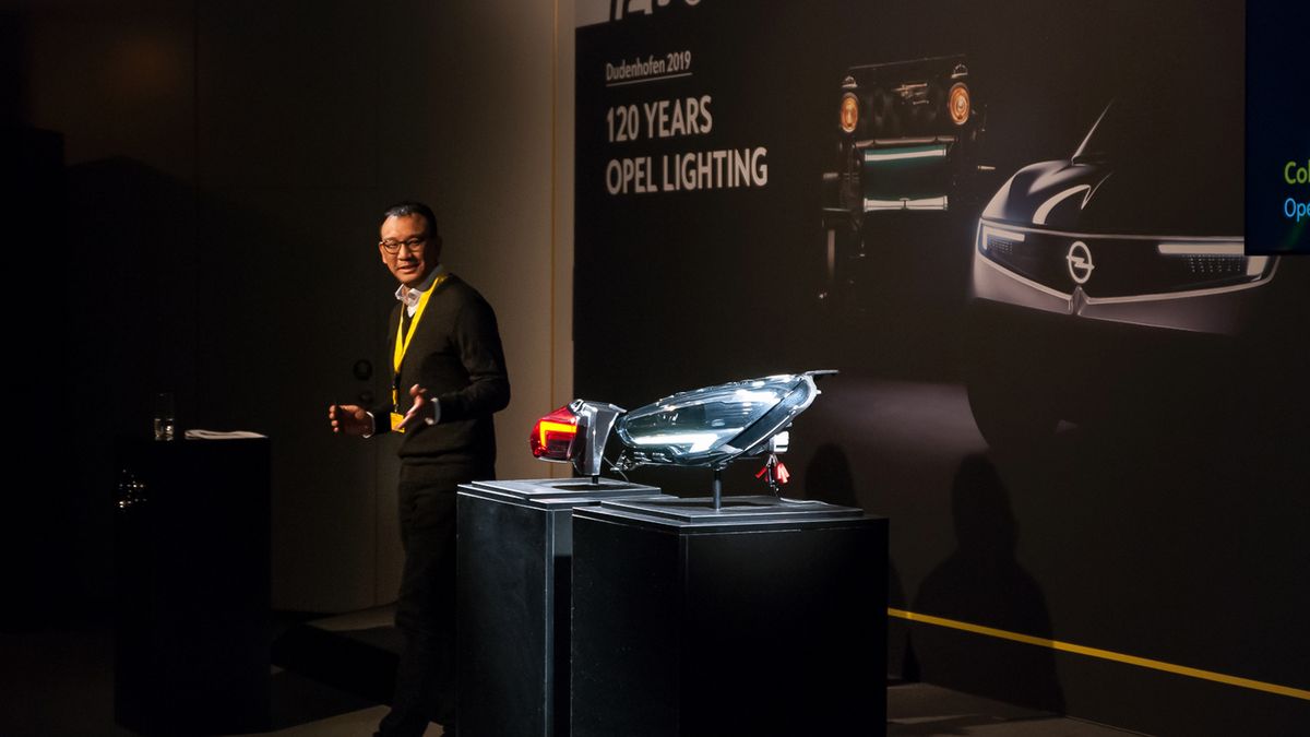 Tak prezentują się LED-y nowej Corsy. Nawiązują nieco do nowego... Forda Focusa.