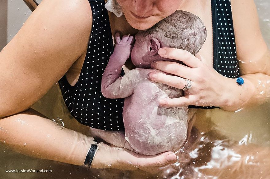 Tak rodzą kobiety. Niesamowite zdjęcia z porodów, które zebrano i wyróżniono w największym tego typu konkursie fotograficznym na świecie 45