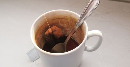 Gdzie wyrzucić torebkę po herbacie? Ten błąd popełniamy nagminnie