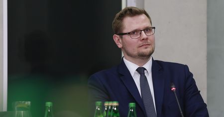 "Miał mętlik w oczach". Poseł zawzięcie broni komisji ds. Pegasusa