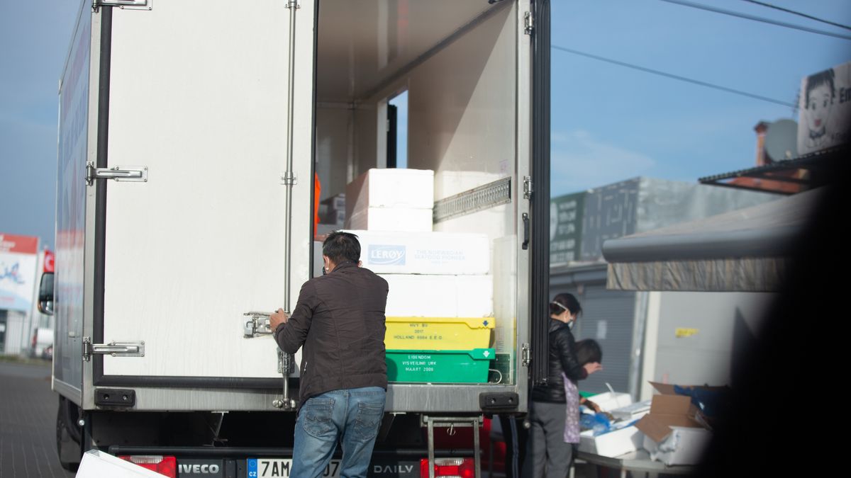 kurier kurierzy przesyłka dpd dhl inpost dostawa przesyłki