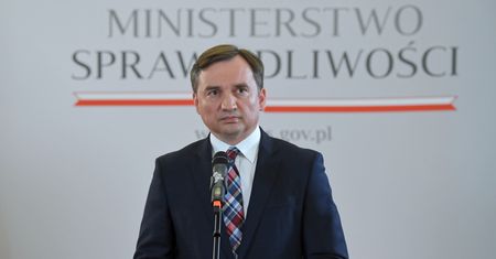Fundusz Odbudowy. Ziobro chce wstrzymania decyzji
