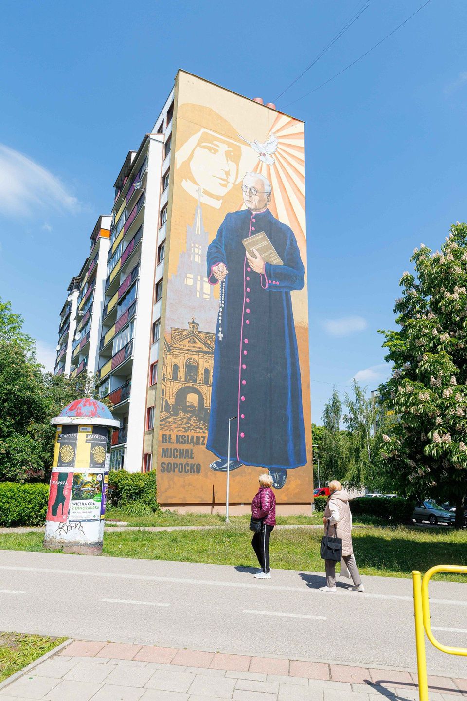 Mural z księdzem Michałem Sopocko na osiedlu Białostoczek