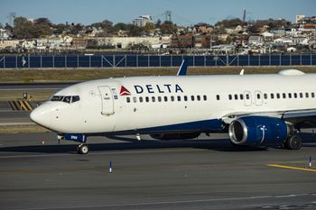 W kabinie wypadły maski. Boeing 737 linii Delta musiał nurkować