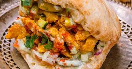 Zapomnij o fast foodzie. Domowa pita gyros smakuje o wiele lepiej