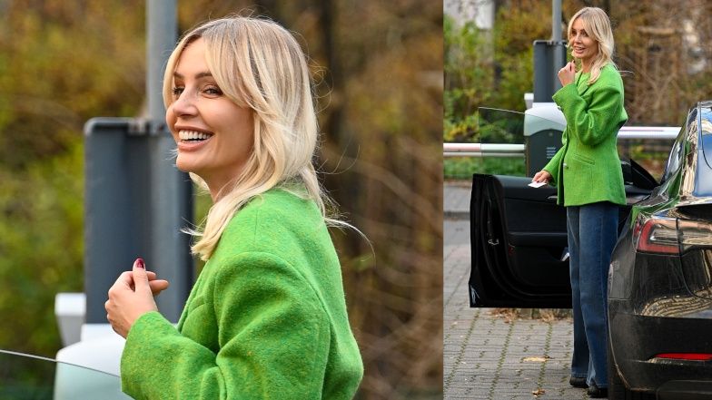 Agnieszka Woźniak-Starak odjeżdża spod pracy w elektrycznym samochodzie