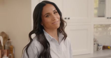 Nowy program Meghan Markle zbiera łomot jeszcze przed premierą: "Stara się kopiować i niszczyć inne czarnoskóre kobiety"