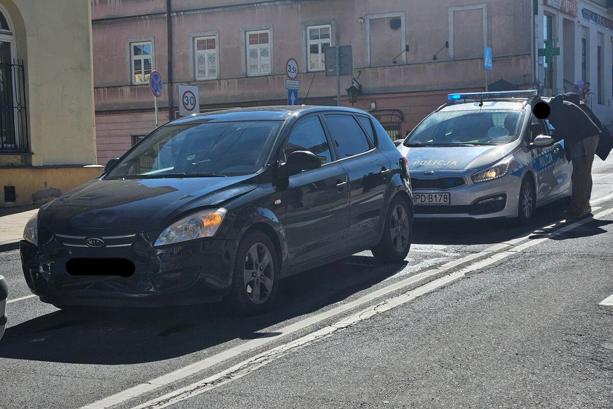 Zderzenie kii i renaulta przed przejściem dla pieszych na ul. Lubartowskiej w Lublinie