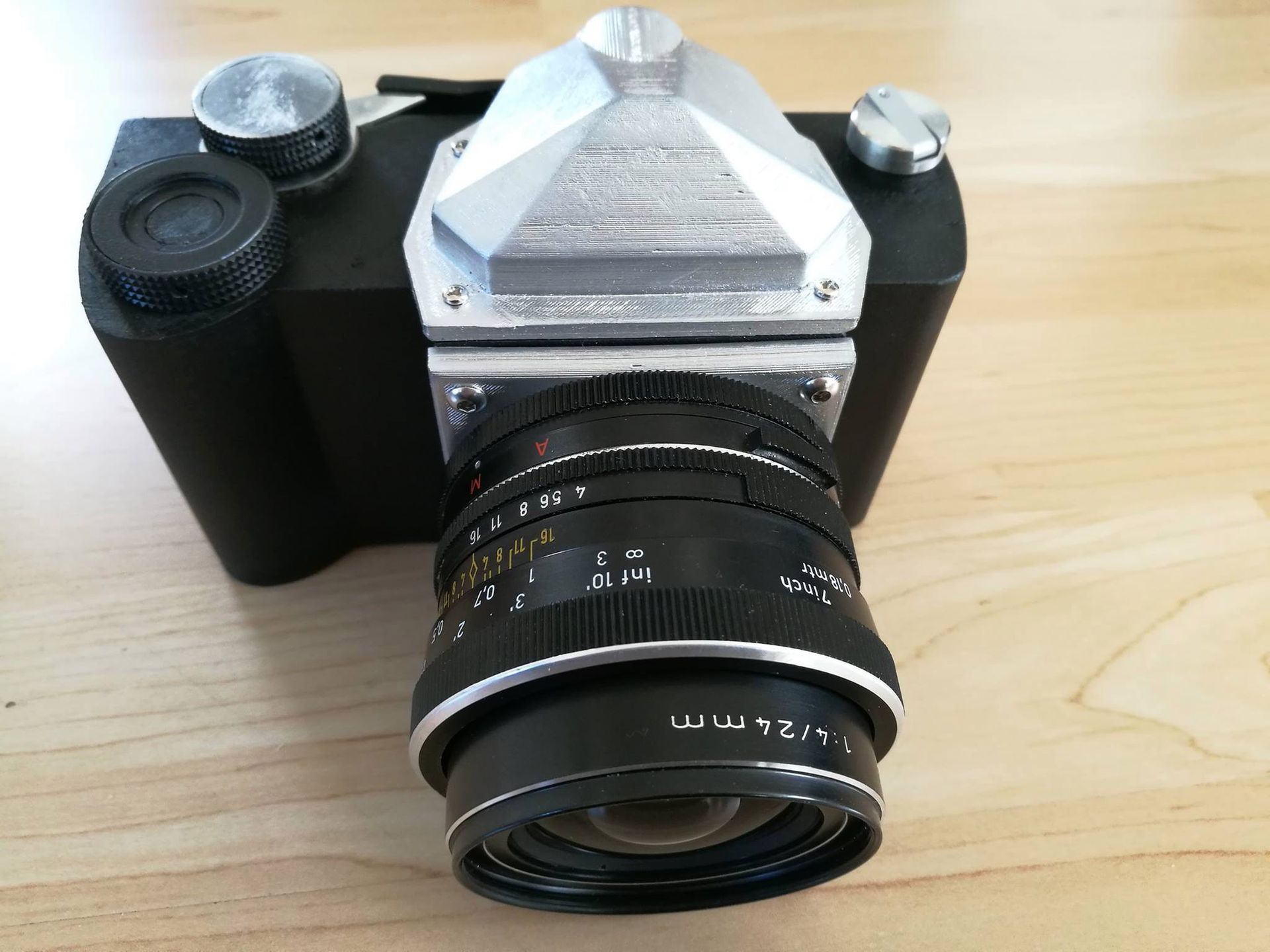 100-megapikselowa matryca albo film. PONF to pierwszy tego typu aparat hybrydowy 2
