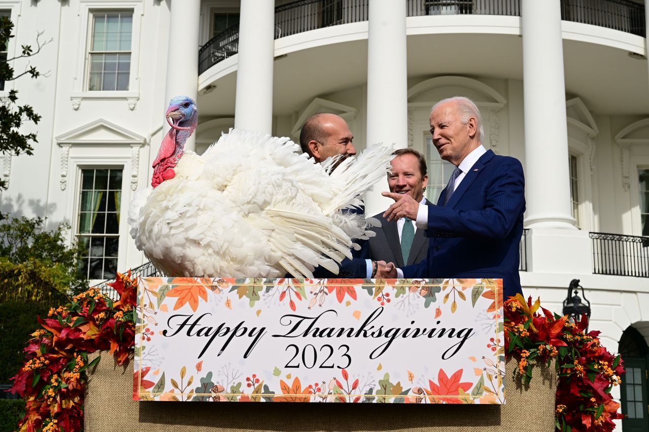 Joe Biden "pardons" two turkeys for Thanksgiving and commits another blunder. Confuses Taylor Swift with Britney Spears